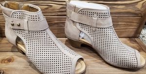 Earth Intrepid Ankle shoes